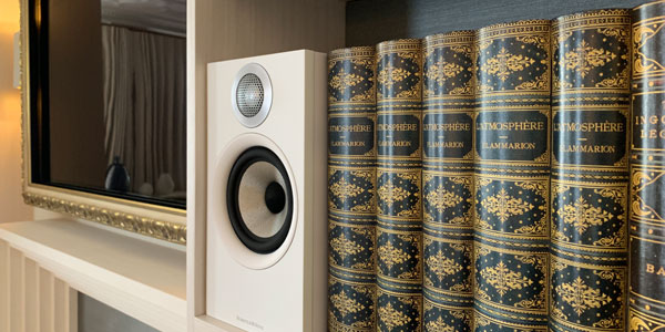 integrated B&W bookshelf speakers